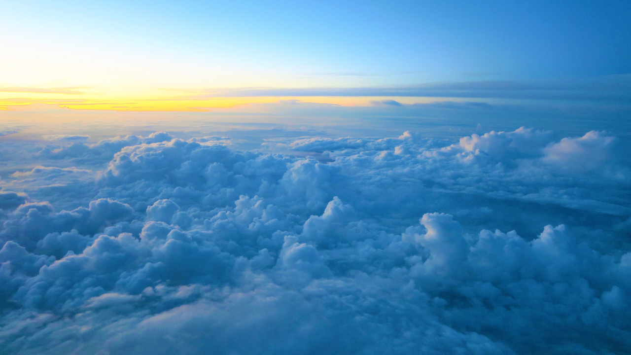 雲の広がる空